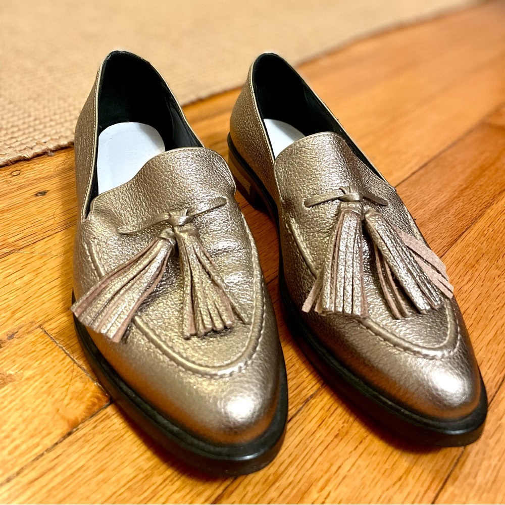 Freda Salvador Metallic Gold Leather Tasseled Loafers. Size 6.